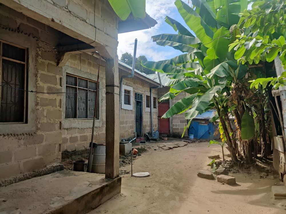 NYUMBA KUBWA INAUZWA (SQM 810) MWENDAPOLE-KIBAHA,PWANI,NIPIGIE: 0718 926951