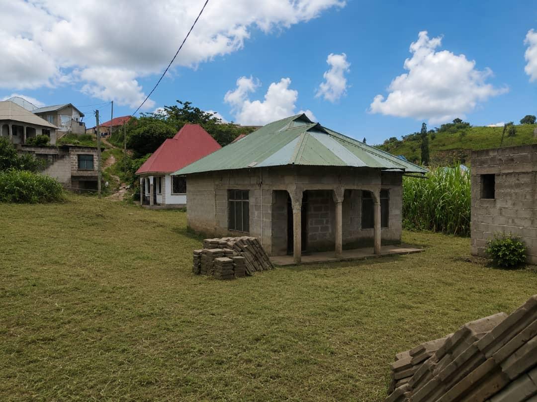 NYUMBA INAUZWA (10m*10m) MBEZI MALAMBA MAWILI-DAR, NIPIGIE 0718 926951
