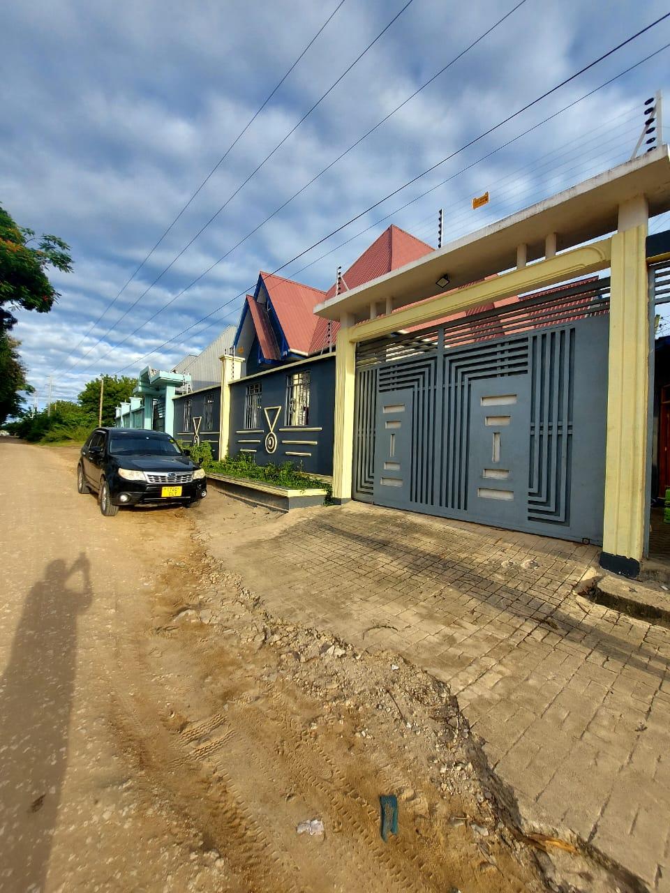 NYUMBA INAUZWA IPO MBANDE JIRANI NA UWANJA WA MPIRA WA AZAM DAR ES SALAAM